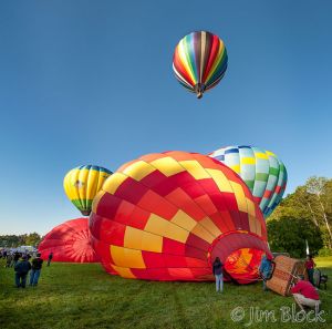 08  DJ066,7-Bella-Junior-in-the-Air-above-balloons--Pan-(2).jpg